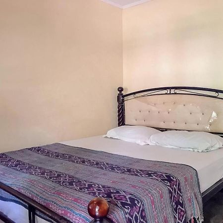 Oka Homestay Mitra Reddoorz Матарам Экстерьер фото