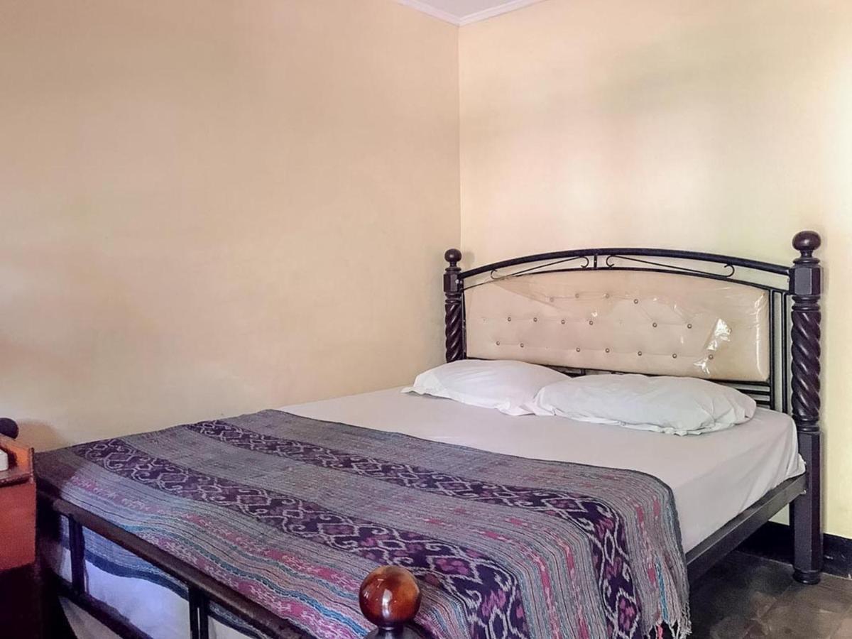 Oka Homestay Mitra Reddoorz Матарам Экстерьер фото