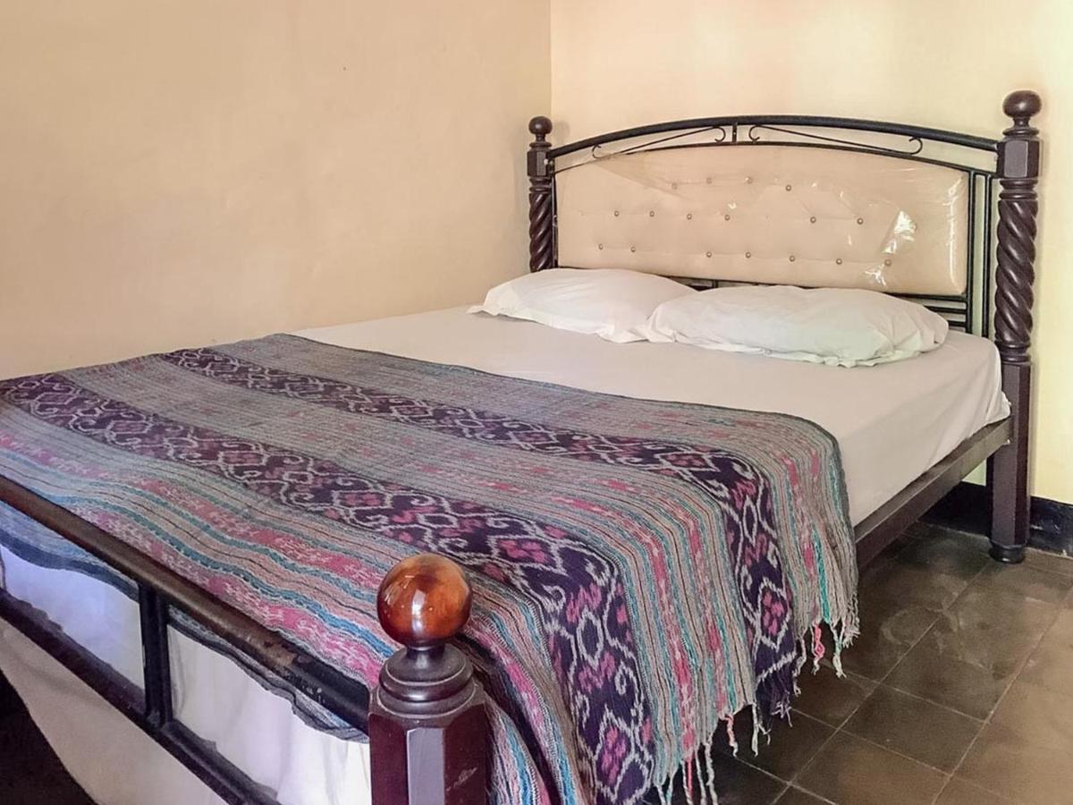 Oka Homestay Mitra Reddoorz Матарам Экстерьер фото